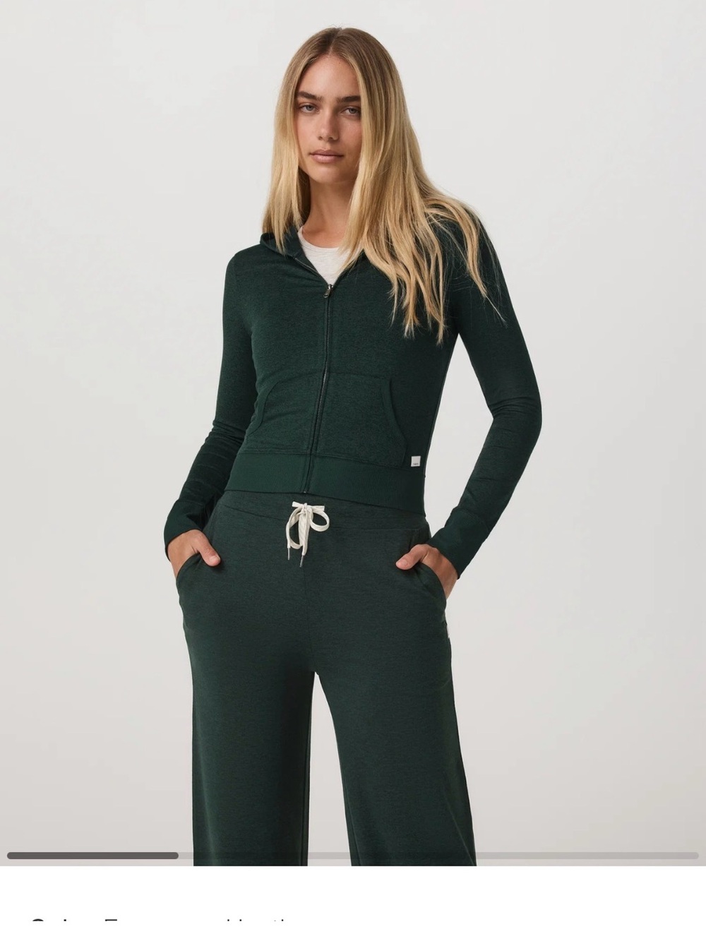 Vuori Women's Halo heather evergreen mini zip hoodie and wideleg pant size small